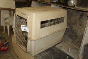 lot 244 image: Vari-Kennel Convertible Pet Apartment Dog KennelPet Carrier