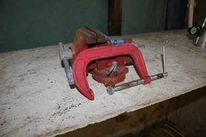lot 259 image: Bench Vise 4, C-Clamp 6