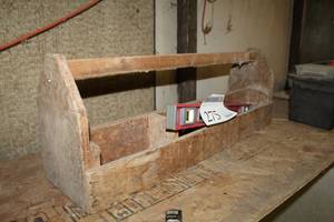 lot 275 image: Wooden Tool Box Caddy, Johnson Contractor Level