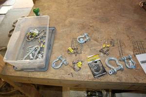 lot 324 image: Anchor Shackles