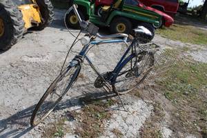 lot 329 image: Schwinn Suburban Mens  10-speed  25-inch Road Bike