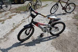 lot 326 image: Trek Jet  Single-speed  16-inch Trail Bike