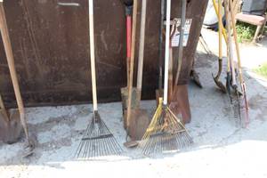 lot 336 image: Lot of (8) Leaf Rakes, Shovels, Spades