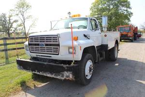lot 2 image: 1991 Ford F700 Diesel Conventional Cab
