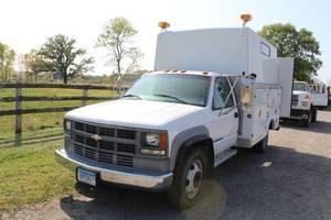 lot 3 image: 1998 Chevrolet C3500 2-Door Regular Cab Utility Truck