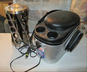 lot 26 image: Rubermaid Thermo Electric CoolerFr...