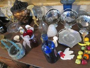lot 34 image: Home Dcor Lot Includes Some Vinta...