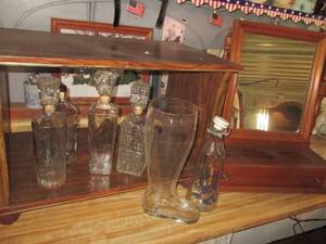 lot 38 image: End Table, Dcor With Mirror & Dra...