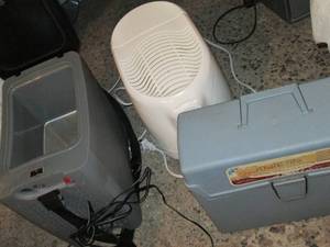 lot 42 image: Portable Travel Cooler, Vics Humidi...