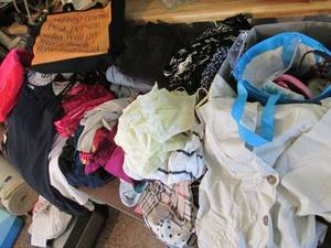 lot 49 image: Large Lot of Brand Name Ladies Clot...