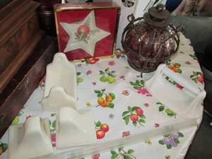 lot 55 image: Boxwood & Pine Star Candy Dish (Len...