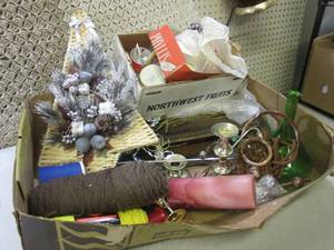 lot 22 image: Lot of Assorted Decor Etc  A-4...