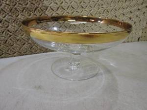 lot 25 image: Dorothy Thurp Gold Band Compote  FS...