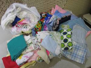 lot 28 image: Quilting Material Etc  F-3...
