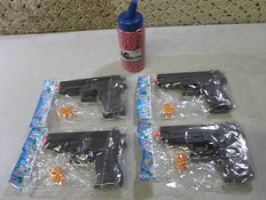 lot 135 image: 4 Pistol Airsoft Guns with Bottle o...