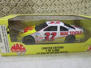 lot 162 image: Mac Tools Dale Jarrett #32 124 Sca...