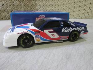 lot 172 image: Winston Cup 124 Scale Diecast Mark...