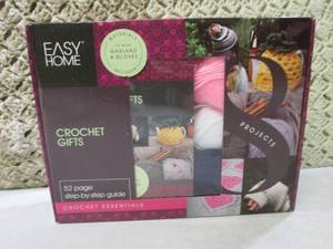 lot 230 image: 8 Crochet Gift Projects  F-0...