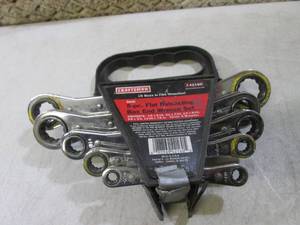 lot 235 image: Craftsman 5pc Flat Ratcheting Box E...