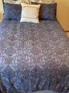 Nicole Miller Queen Comforter with Shams