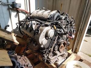 lot 2 image: 2004 Porsche Cayenne 4.5L Engine