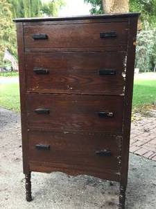 lot 26 image: Vintage Four-Drawer Dresser