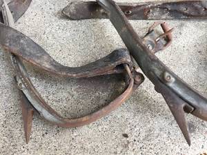 lot 31 image: Vintage Melling Forging Company Linemans Hooks