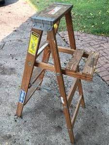 lot 37 image: Keller 46 Inch Ladder