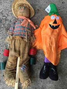 lot 43 image: Halloween Deco