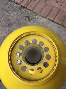 lot 56 image: Yellow Metal Table Lamp