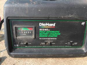 lot 60 image: Die Hard Battery Charger