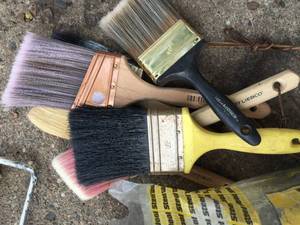 lot 72 image: Painting Lot