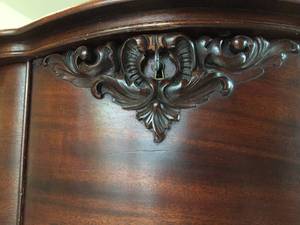 lot 141 image: Vintage Mahogany Dresser On Wheels