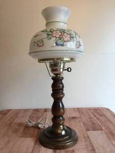 lot 180 image: Table Lamp With Floral Globe