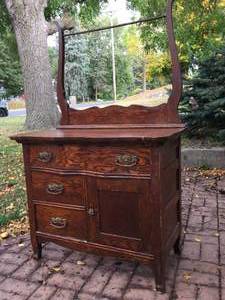 lot 194 image: Ornate Vintage 4 Drawer Dresser