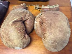 lot 217 image: Vintage Boxing Glove Lot