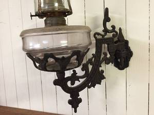lot 218 image: Vintage Wall Mount Oil Lantern
