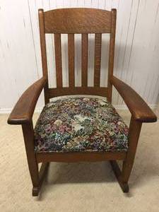lot 221 image: Vintage Padded Rocking Chair