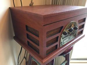 lot 231 image: Crosley AM  FM  Turntable Unit