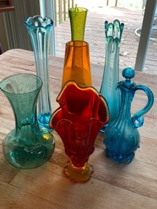 lot 240 image: Vintage Colored Glassware