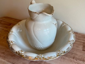 lot 245 image: Vintage Washbasin and Pitcher Set