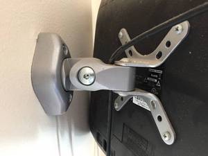 lot 236 image: RCA 19 Inch TV With Wall  Mount