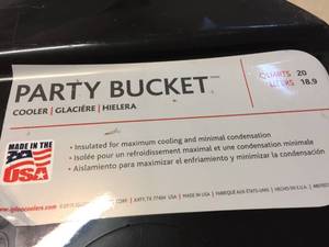 lot 261 image: Insulated 20 Quart Party Tub