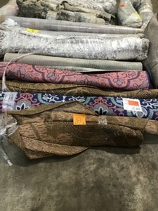 lot 28 image: ASSORTED AREA RUGCARPETS DIFFERENT SIZES AND CONDITIONS SEE PICS
