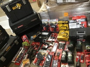 lot 29 image: ASSORTED HUSKY AND OTHER BRANDED TOOLS AND TOOLBOXES SEE PICS