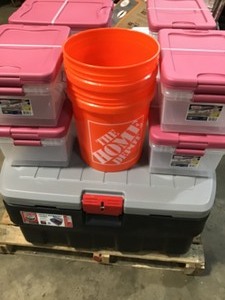 lot 43 image: ASSORTED PALLET WITH PLASTIC STORAGE CONTAINERS THAT COME IN DIFFERENT SIZESCOLORS SEE PICS