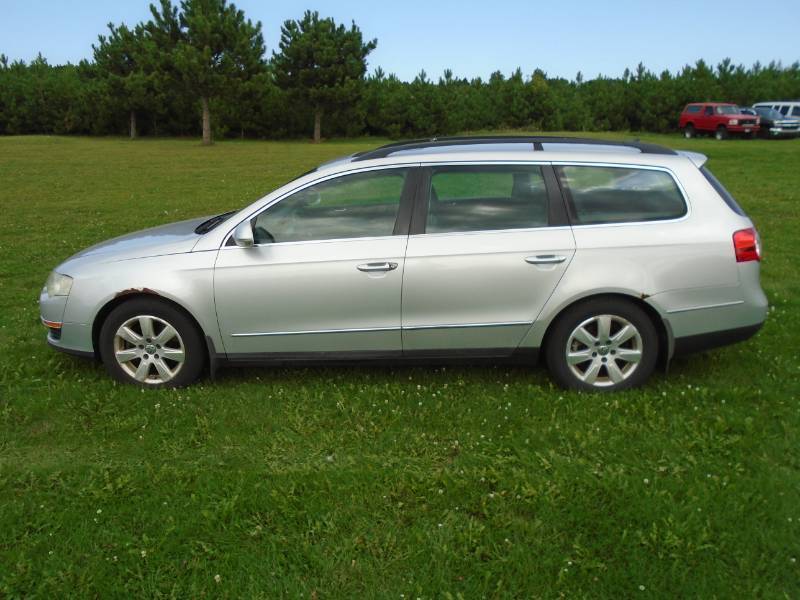 lot 3 image: 2007 Volkswagen Passat 2.0T