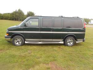 lot 1 image: 2004 GMC Savana 1500 AWD Conversion Van