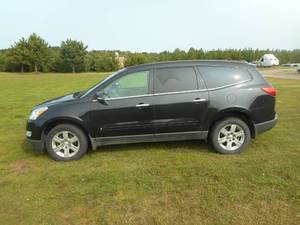 lot 3 image: 2010 Chevy Traverse LT AWD