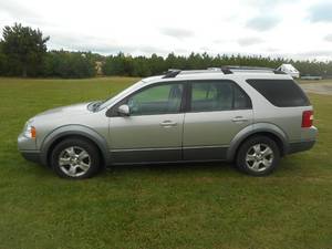 lot 4 image: 2007 Ford Freestlye SEL